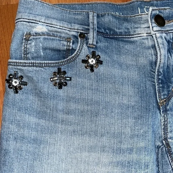 Ann Taylor Loft women’s skinny jeans with light intentional distressing - Picture 4 of 12